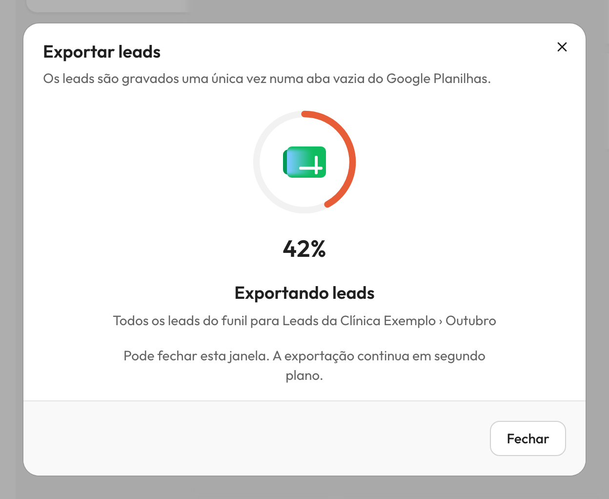 Diálogo 'Exportando leads' com barra de progresso, porcentagem, destino na planilha fictícia 'Leads da Clínica Exemplo' e o botão 'Fechar'.
