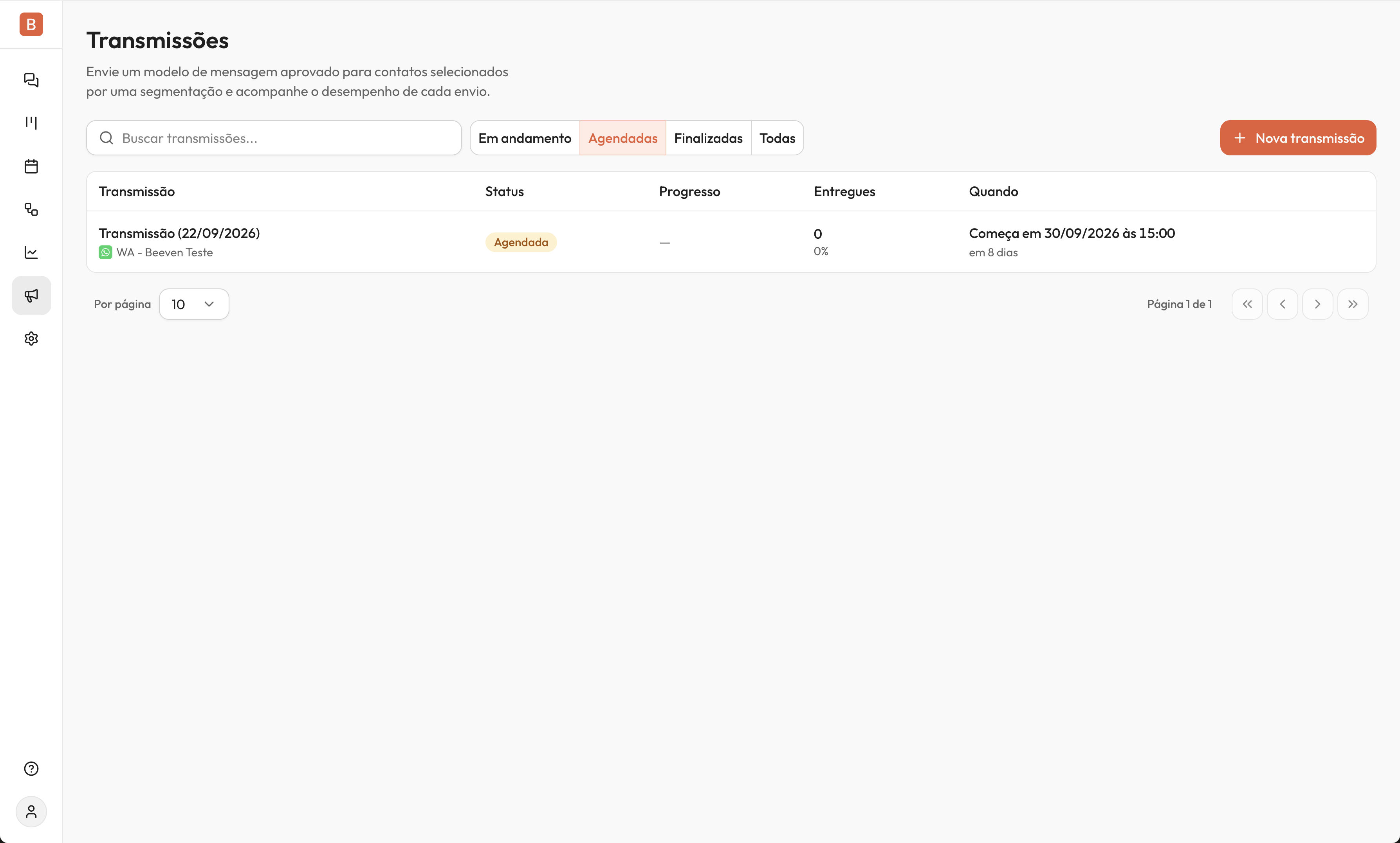 Tela de Transmissões com a aba Agendadas selecionada, uma transmissão com o status Agendada e o horário futuro de início na tabela.